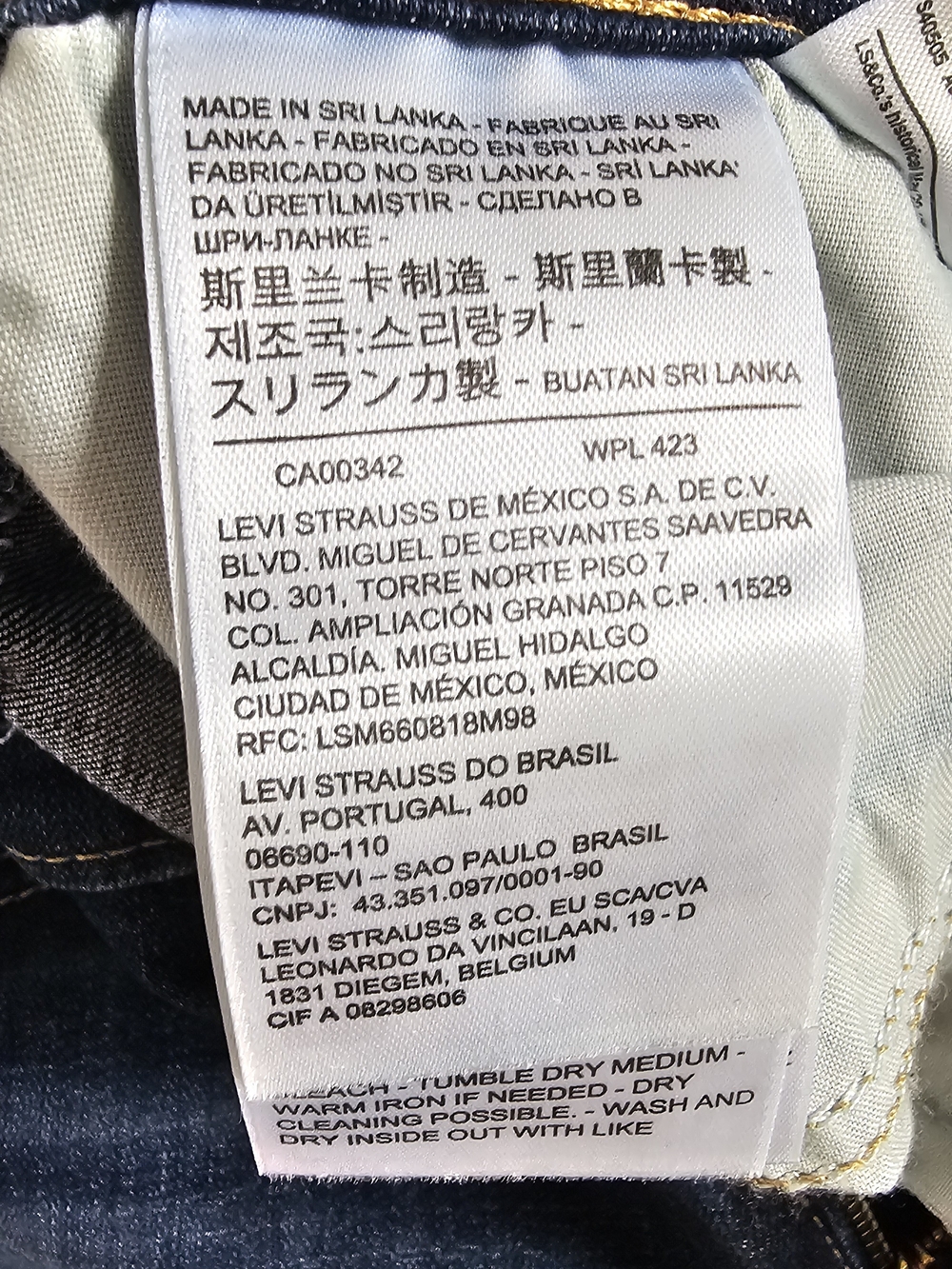 LEVI'S Med Length Mid Rise Shorts - Picture 3 of 3